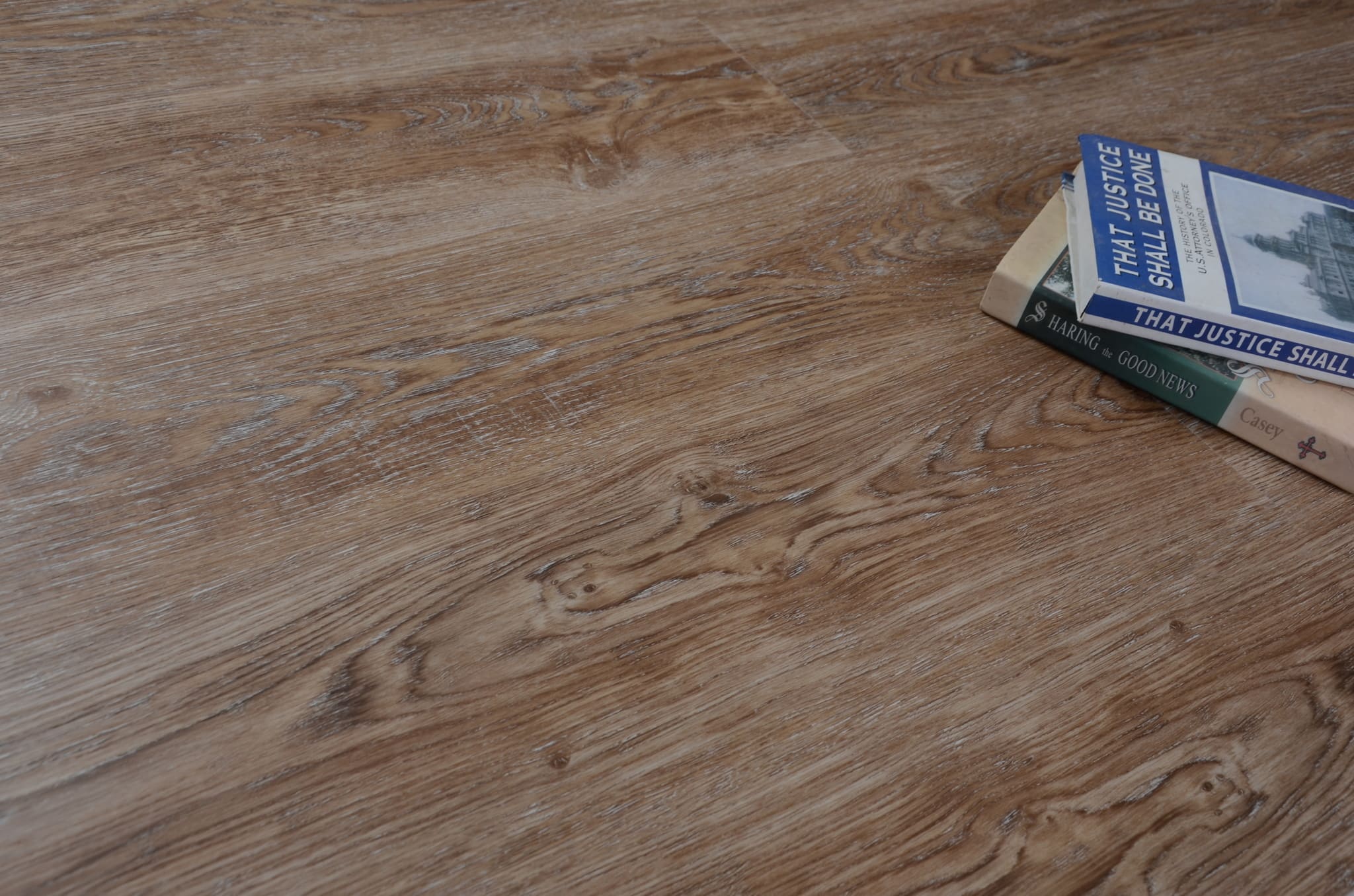 Кварцвиниловый SPC ламинат Evofloor Оптима Дуб Бронза Oak Bronze 571-2 1120×184×4,2 фото в интерьере